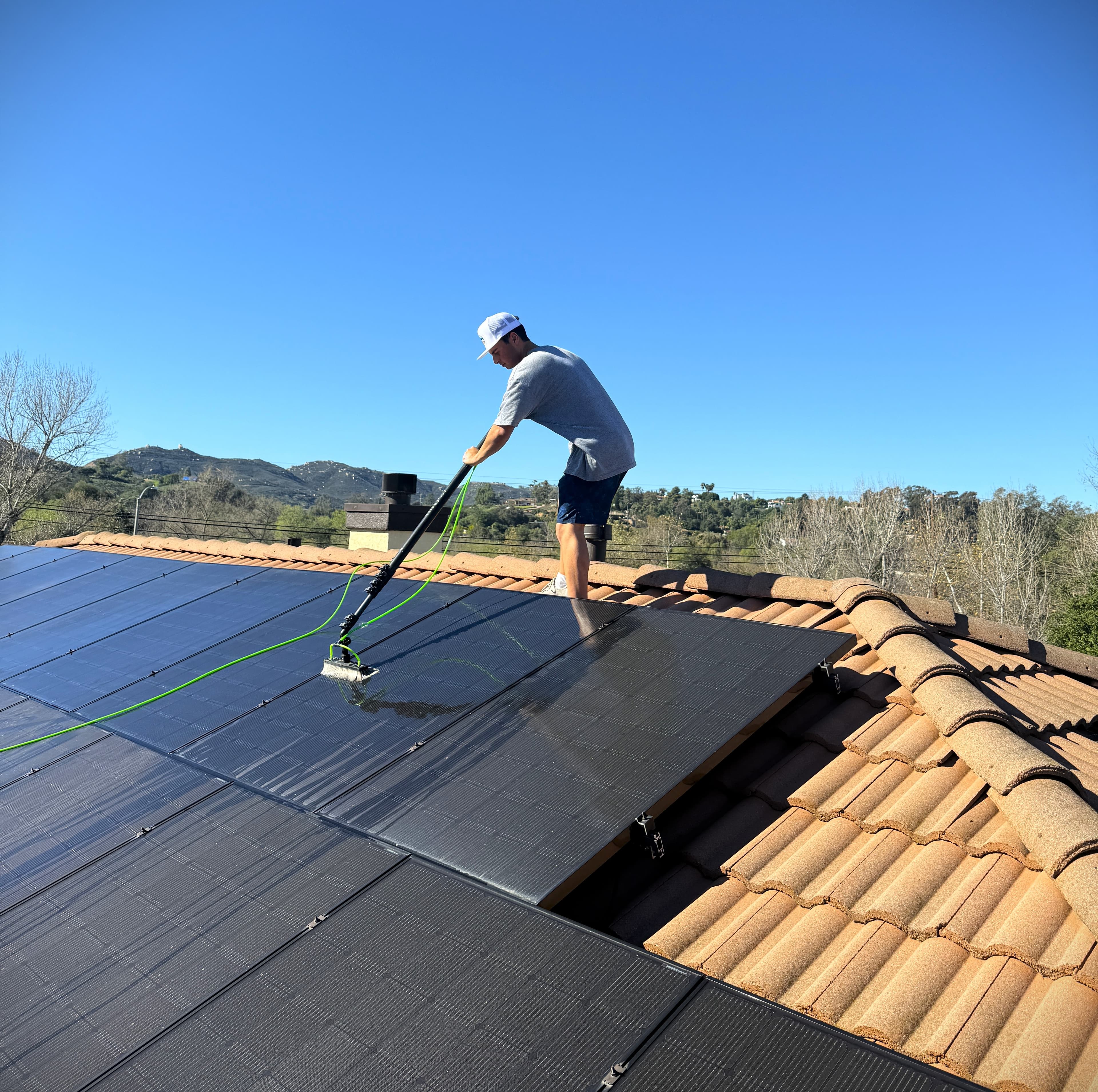 Solar panel cleaning service 1