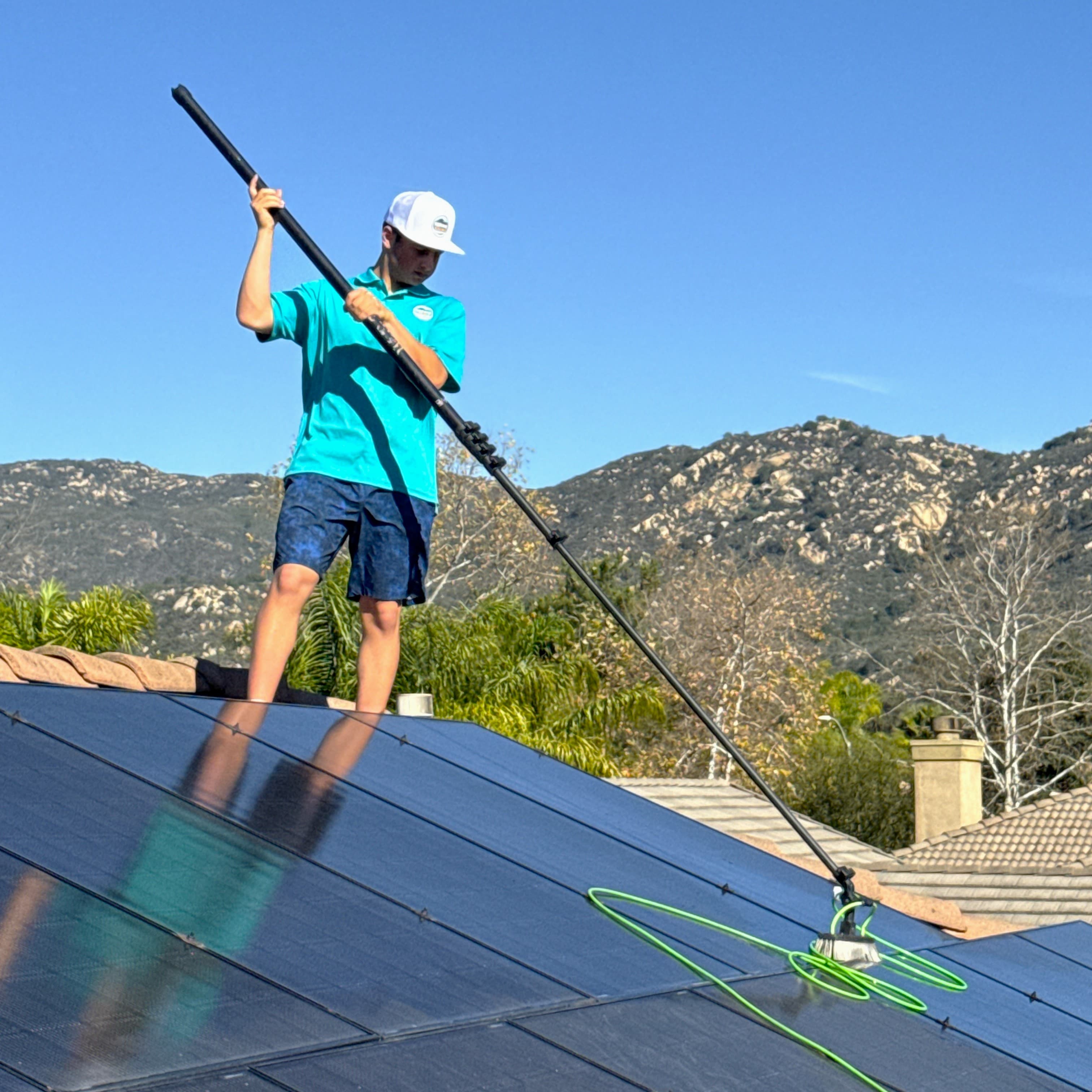 Solar panel cleaning service 4